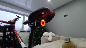 Велосипедный фонарь задний с датчиком торможения